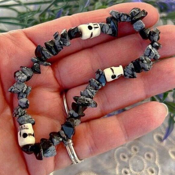 Skull & Tumbled Snowflake Obsidian Stretch Bracelet - Picture 5 of 6